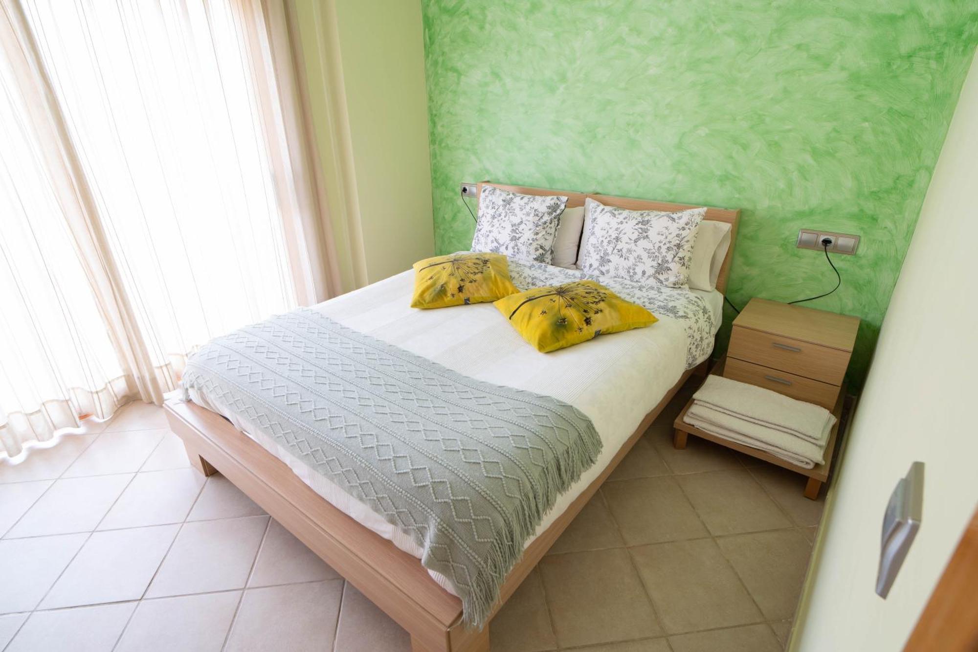 Enoturismo Celler Pinol Apartment Batea Bagian luar foto